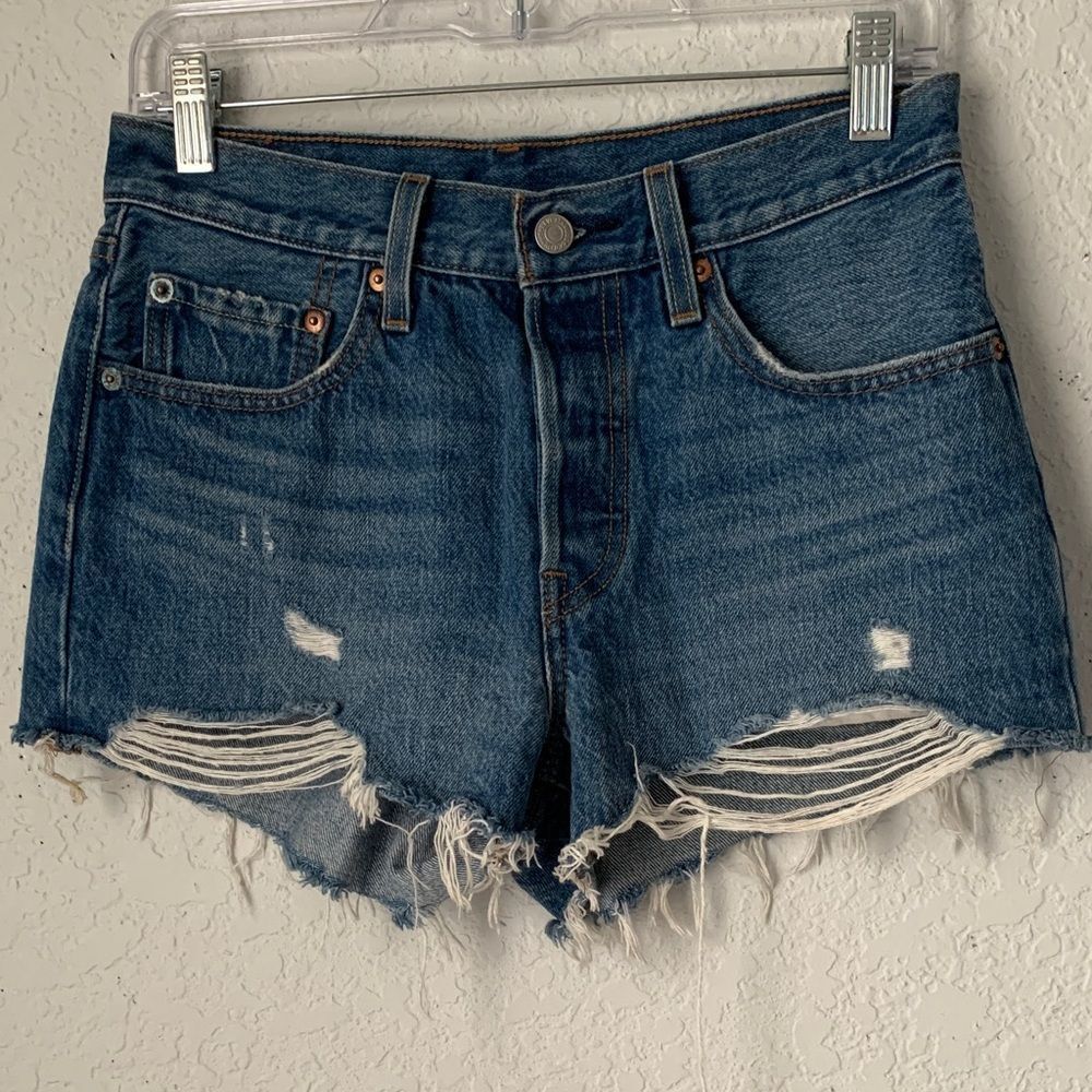 Levi's Classic Blue Distressed Fly Raw Hem Jean Women’s Shorts Size 26